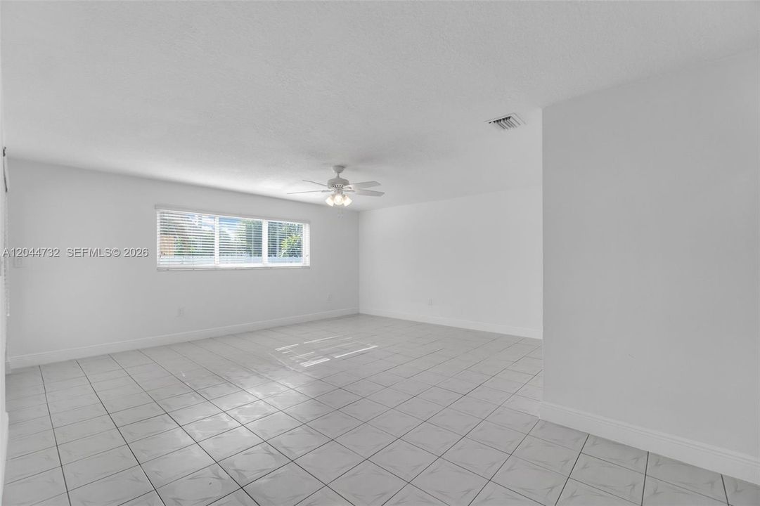 В аренду: $5,400 (4 спален, 2 ванн, 2568 Квадратных фут)