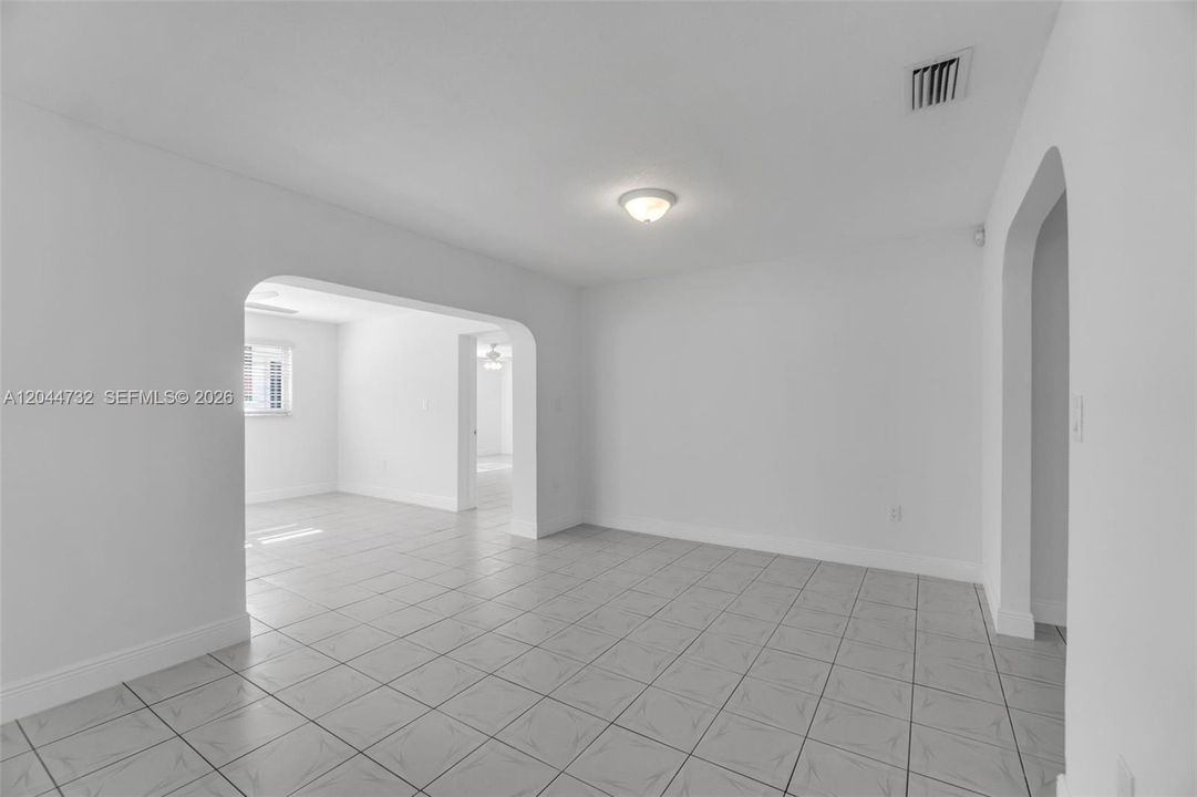 В аренду: $5,400 (4 спален, 2 ванн, 2568 Квадратных фут)