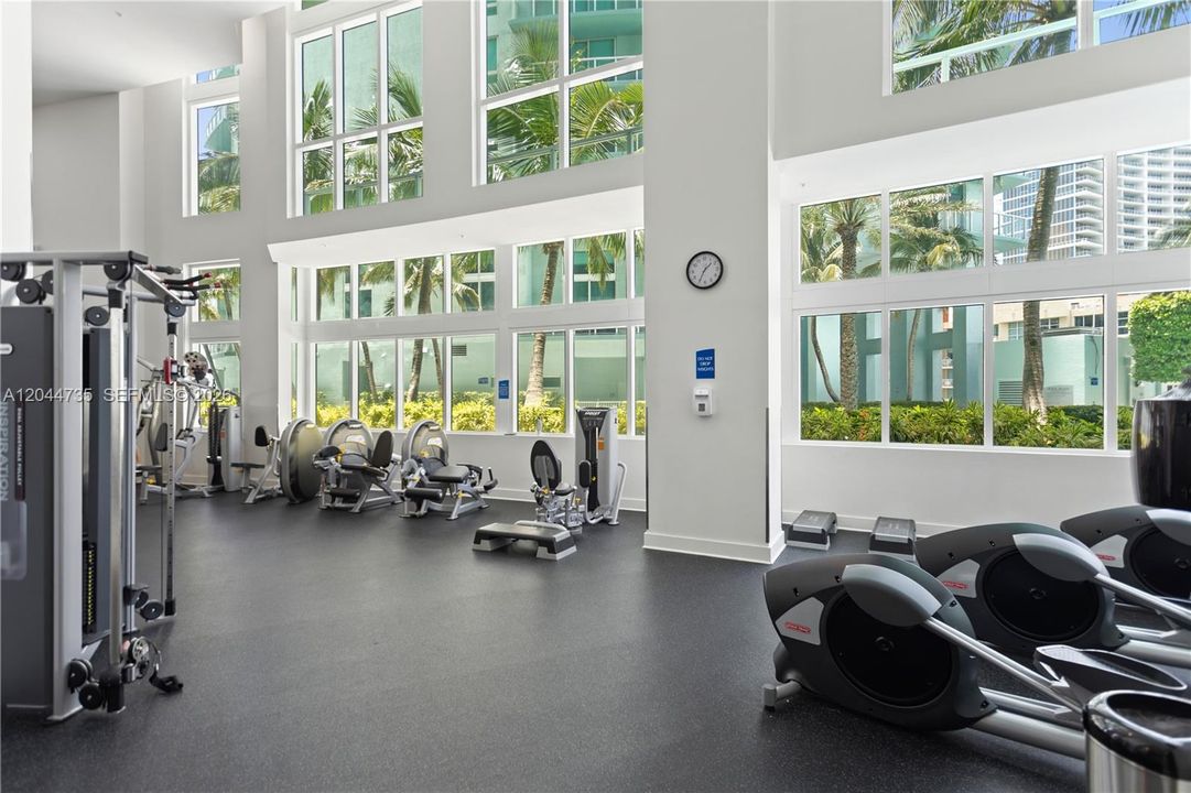 For Rent: $3,250 (1 beds, 1 baths, 886 Square Feet)