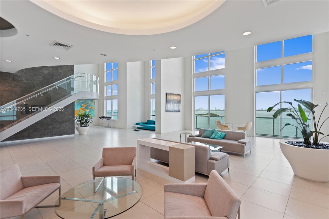 For Rent: $3,250 (1 beds, 1 baths, 886 Square Feet)
