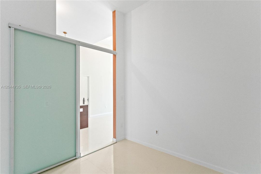 For Rent: $3,250 (1 beds, 1 baths, 886 Square Feet)