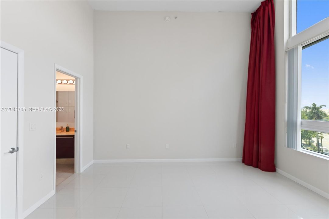 For Rent: $3,250 (1 beds, 1 baths, 886 Square Feet)