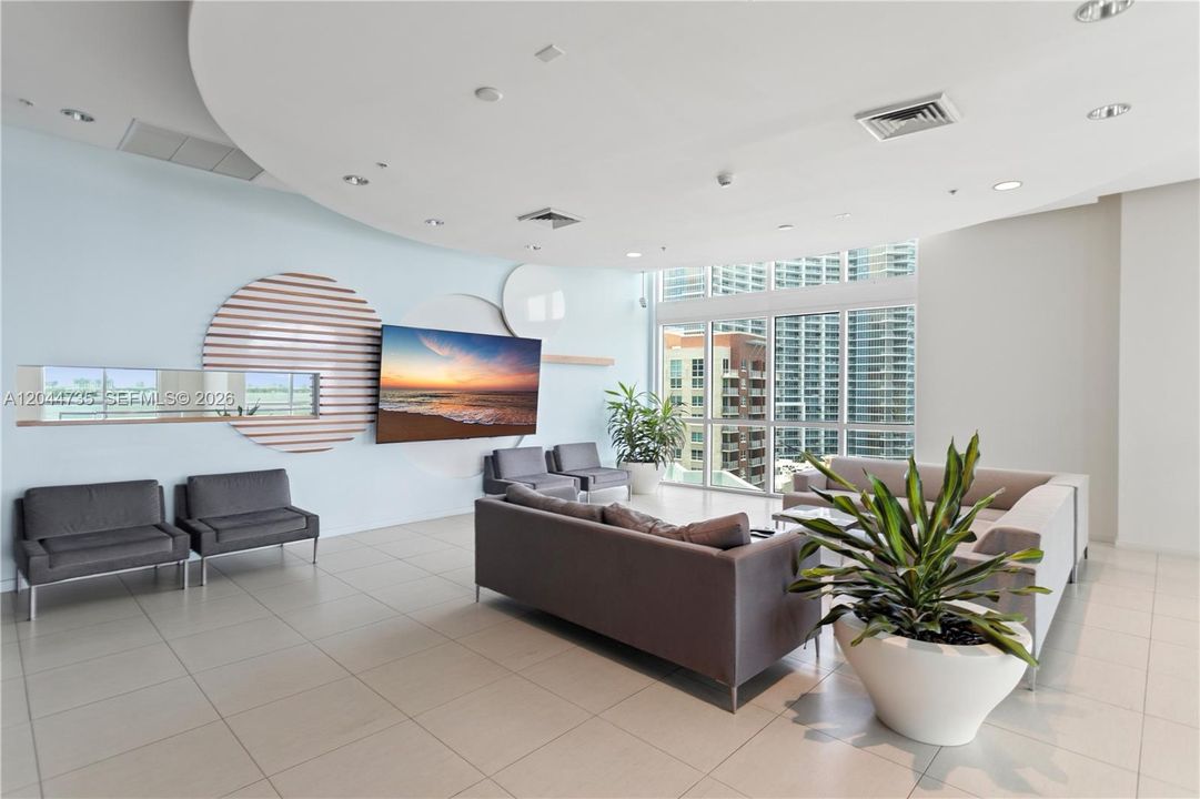 For Rent: $3,250 (1 beds, 1 baths, 886 Square Feet)