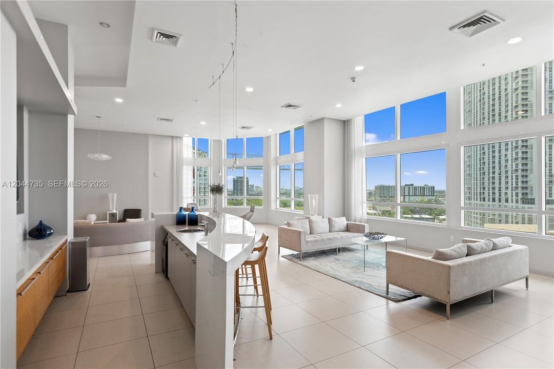 For Rent: $3,250 (1 beds, 1 baths, 886 Square Feet)