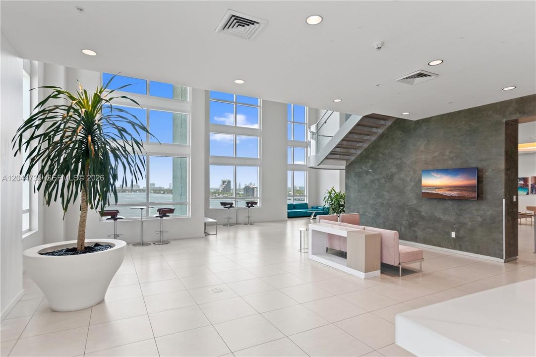 For Rent: $3,250 (1 beds, 1 baths, 886 Square Feet)