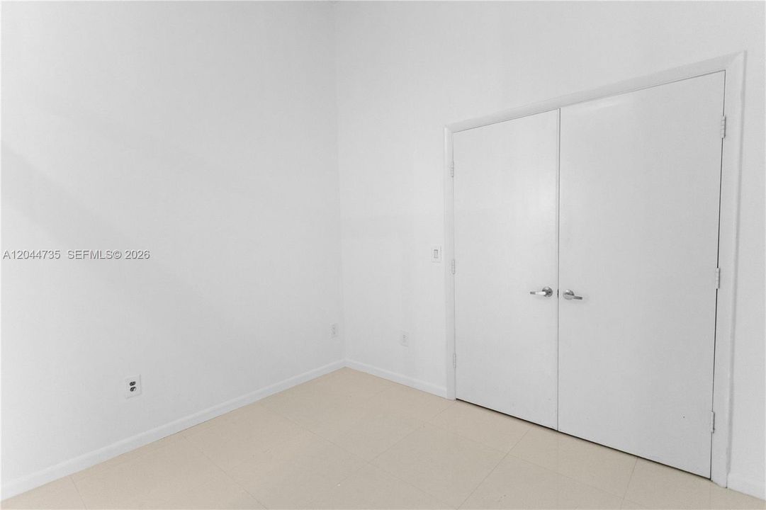 For Rent: $3,250 (1 beds, 1 baths, 886 Square Feet)