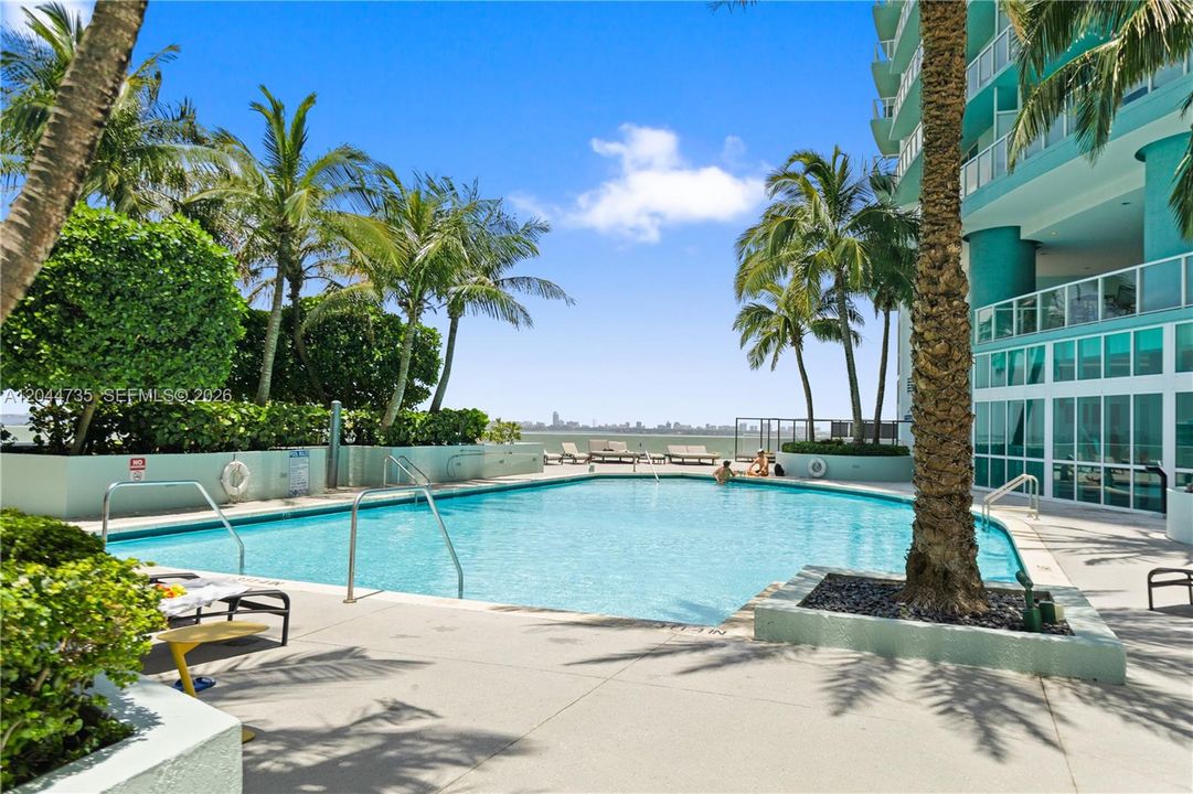For Rent: $3,250 (1 beds, 1 baths, 886 Square Feet)