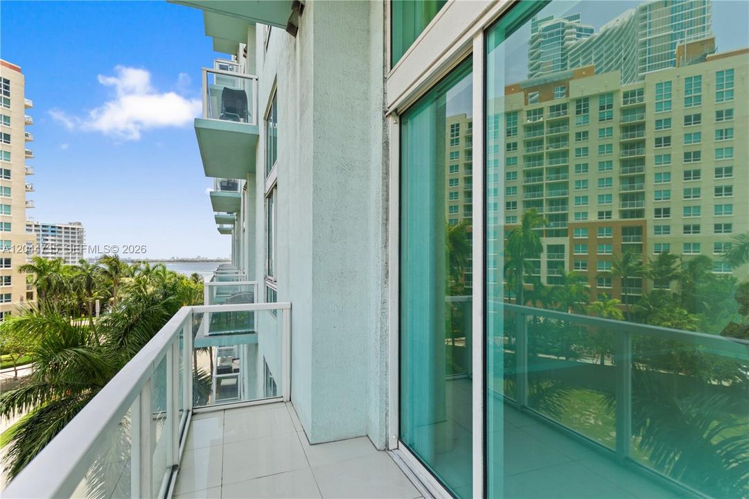 For Rent: $3,250 (1 beds, 1 baths, 886 Square Feet)