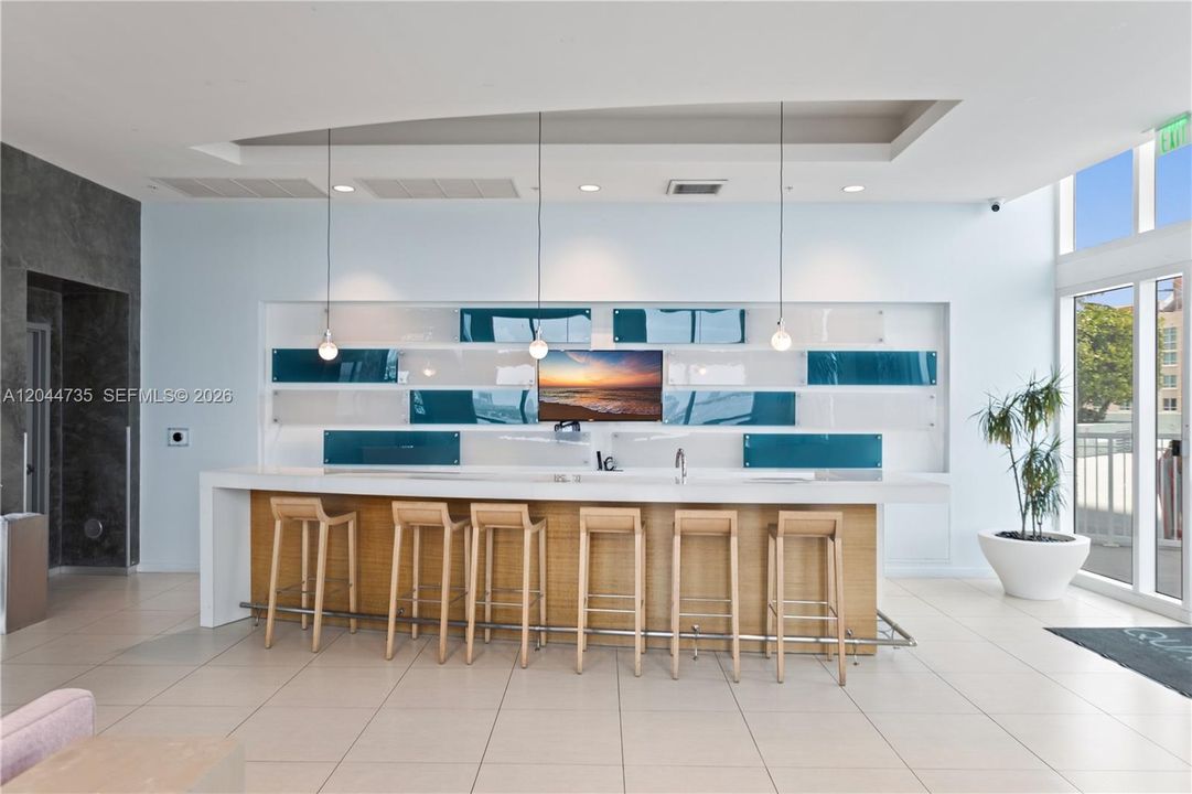 For Rent: $3,250 (1 beds, 1 baths, 886 Square Feet)