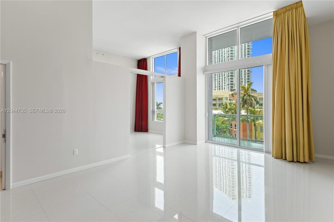 For Rent: $3,250 (1 beds, 1 baths, 886 Square Feet)
