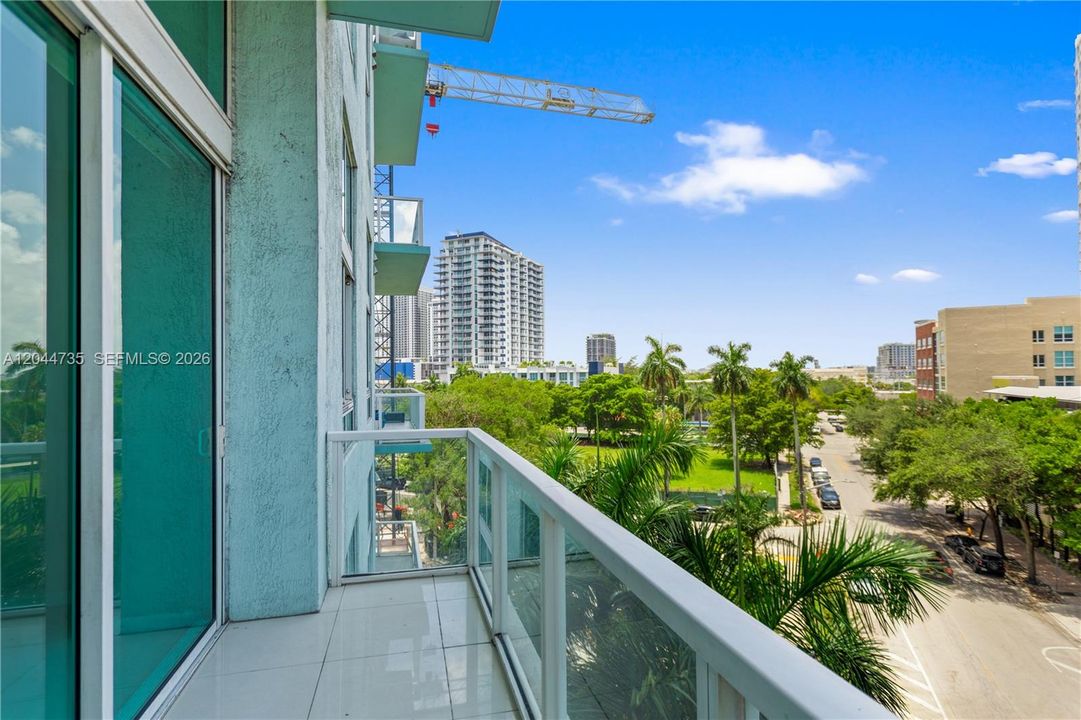 For Rent: $3,250 (1 beds, 1 baths, 886 Square Feet)