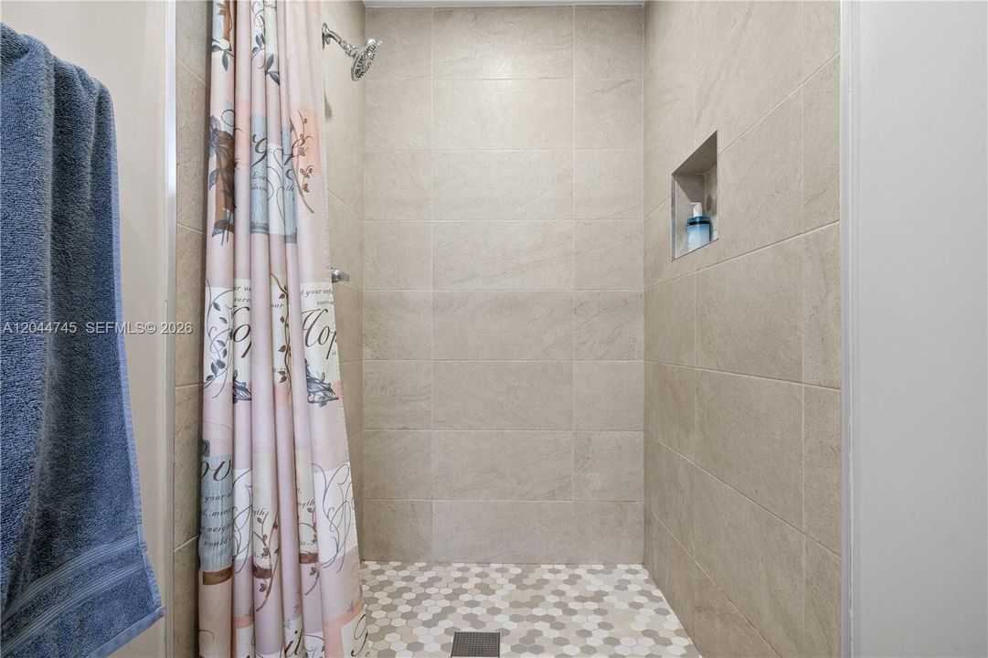 В аренду: $2,500 (2 спален, 2 ванн, 1160 Квадратных фут)