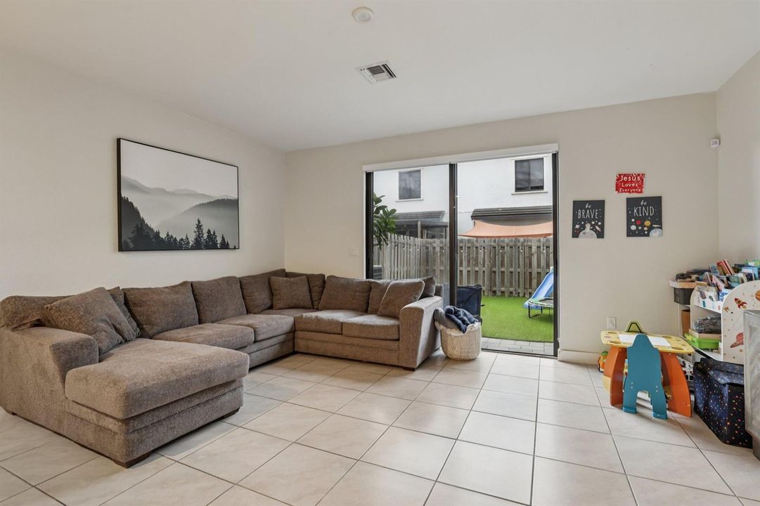 5-web-or-mls-SW 110th Ct-S0710-005