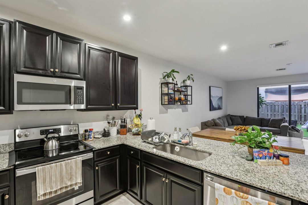 13-web-or-mls-SW 110th Ct-S0710-013
