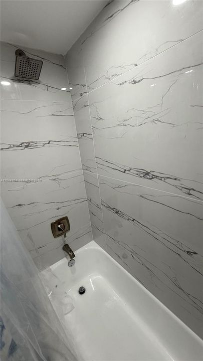 На продажу: $229,999 (2 спален, 2 ванн, 1100 Квадратных фут)