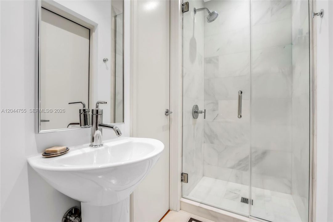 На продажу: $3,999,999 (5 спален, 6 ванн, 3366 Квадратных фут)