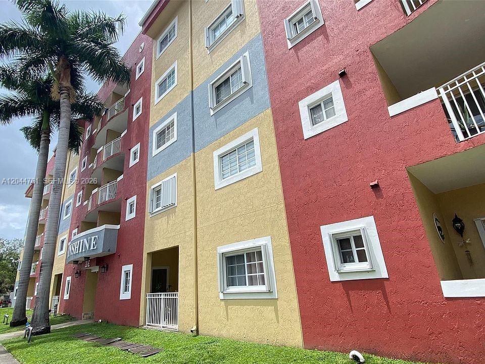 На продажу: $249,900 (2 спален, 2 ванн, 1024 Квадратных фут)