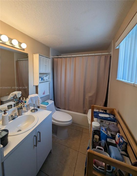 На продажу: $249,900 (2 спален, 2 ванн, 1024 Квадратных фут)