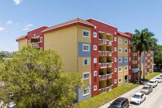 На продажу: $249,900 (2 спален, 2 ванн, 1024 Квадратных фут)