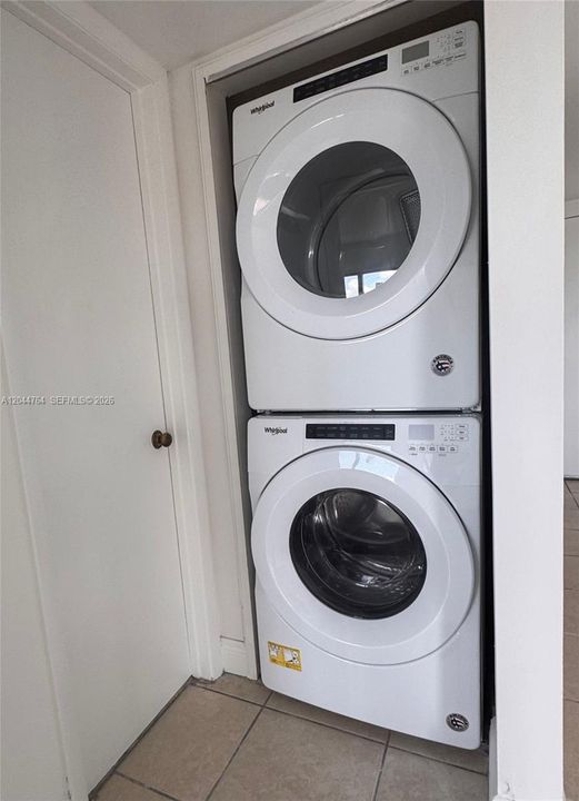 В аренду: $2,300 (2 спален, 2 ванн, 796 Квадратных фут)