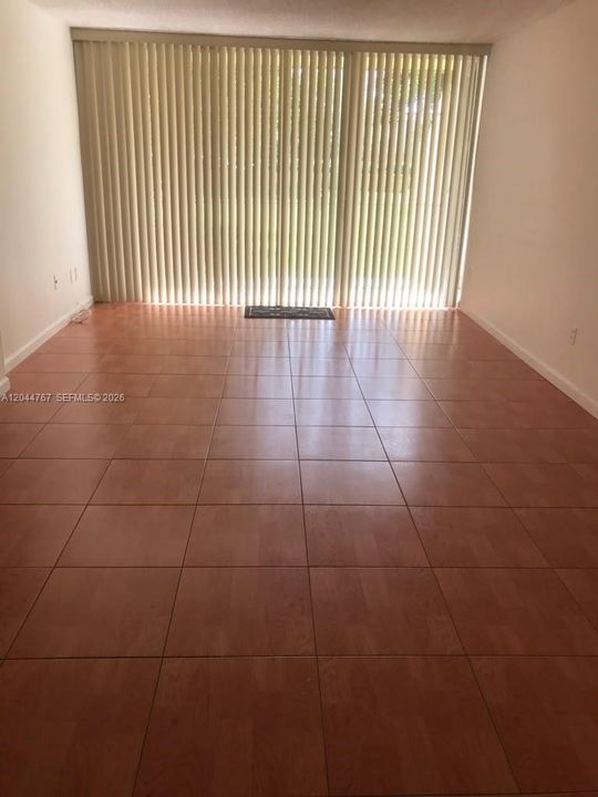 Lviing/Dining Empty