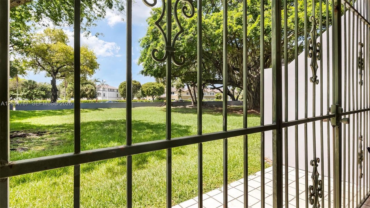 待售: $239,999 (1 贝兹, 1 浴室, 612 平方英尺)