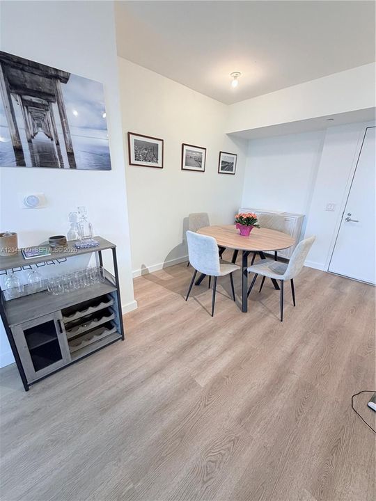 В аренду: $4,600 (2 спален, 2 ванн, 988 Квадратных фут)