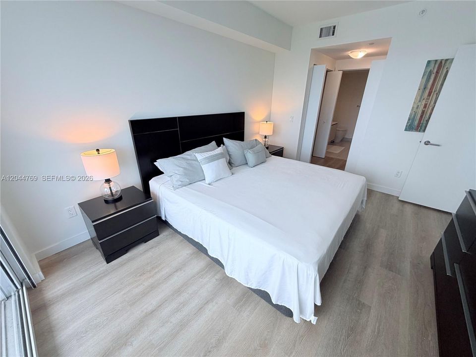 В аренду: $4,600 (2 спален, 2 ванн, 988 Квадратных фут)