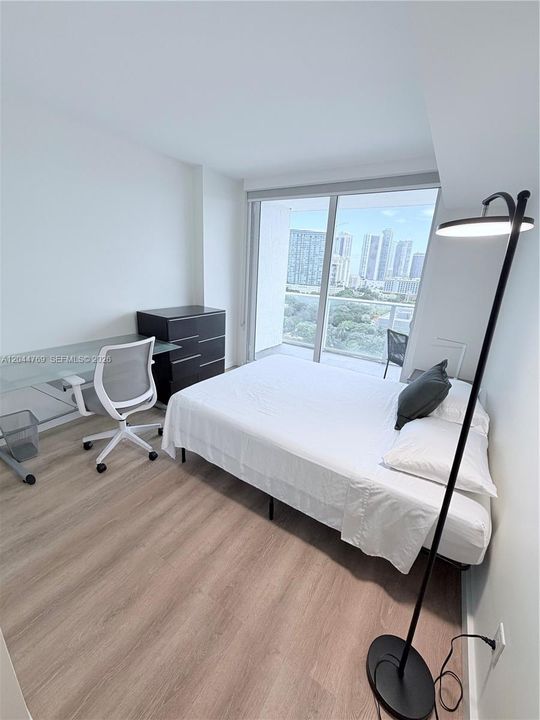 В аренду: $4,600 (2 спален, 2 ванн, 988 Квадратных фут)
