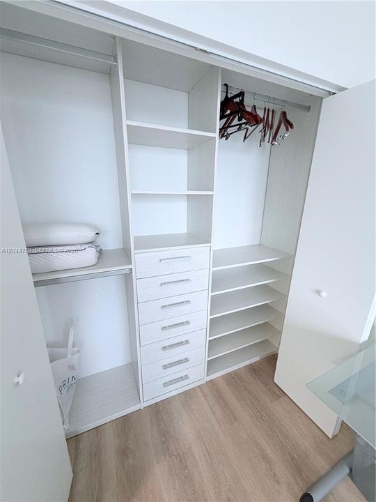 В аренду: $4,600 (2 спален, 2 ванн, 988 Квадратных фут)