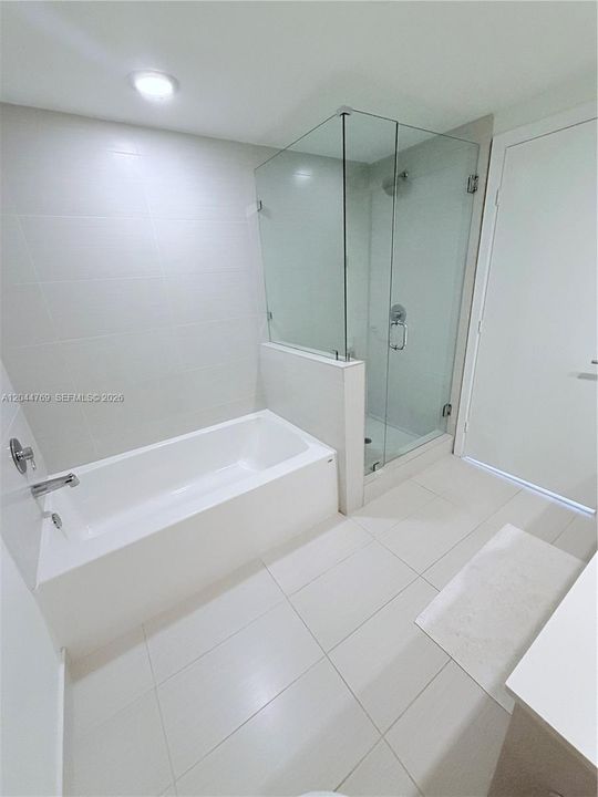 В аренду: $4,600 (2 спален, 2 ванн, 988 Квадратных фут)