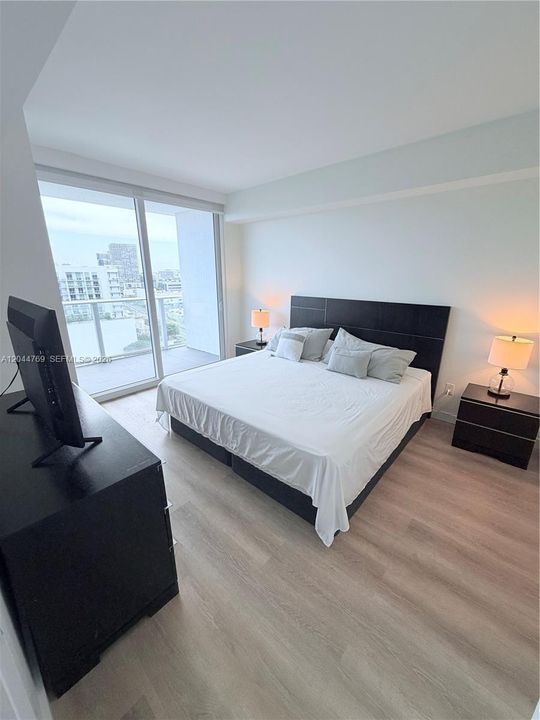 В аренду: $4,600 (2 спален, 2 ванн, 988 Квадратных фут)
