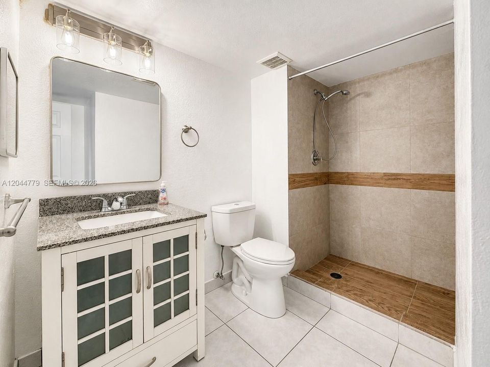 For Rent: $2,350 (2 beds, 2 baths, 1231 Square Feet)