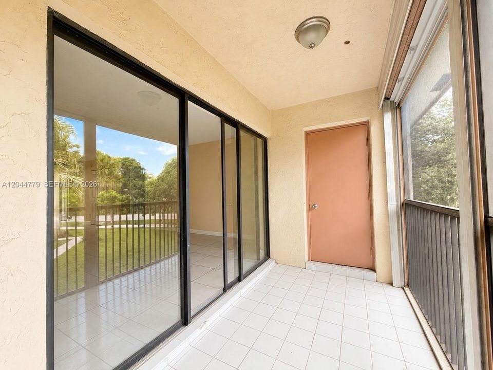 For Rent: $2,350 (2 beds, 2 baths, 1231 Square Feet)