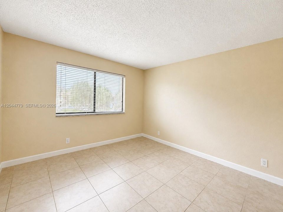 For Rent: $2,350 (2 beds, 2 baths, 1231 Square Feet)