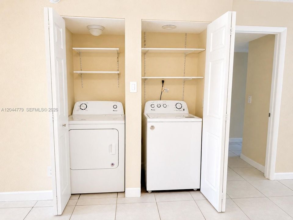 For Rent: $2,350 (2 beds, 2 baths, 1231 Square Feet)