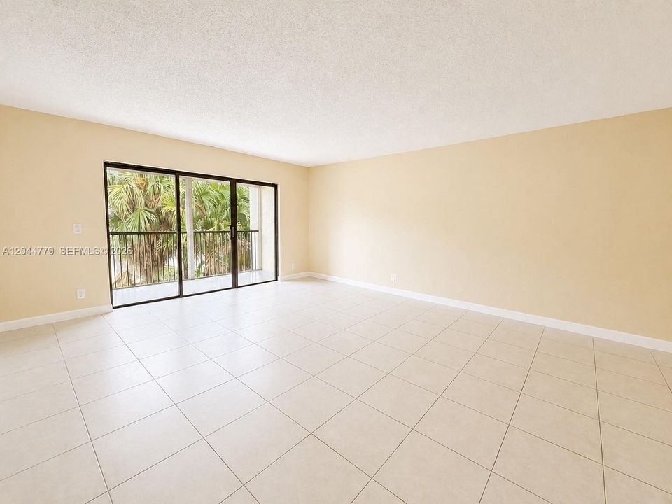 For Rent: $2,350 (2 beds, 2 baths, 1231 Square Feet)