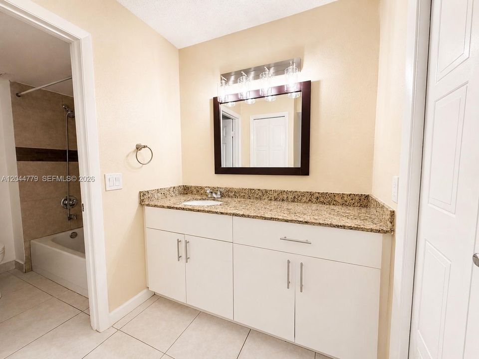 For Rent: $2,350 (2 beds, 2 baths, 1231 Square Feet)
