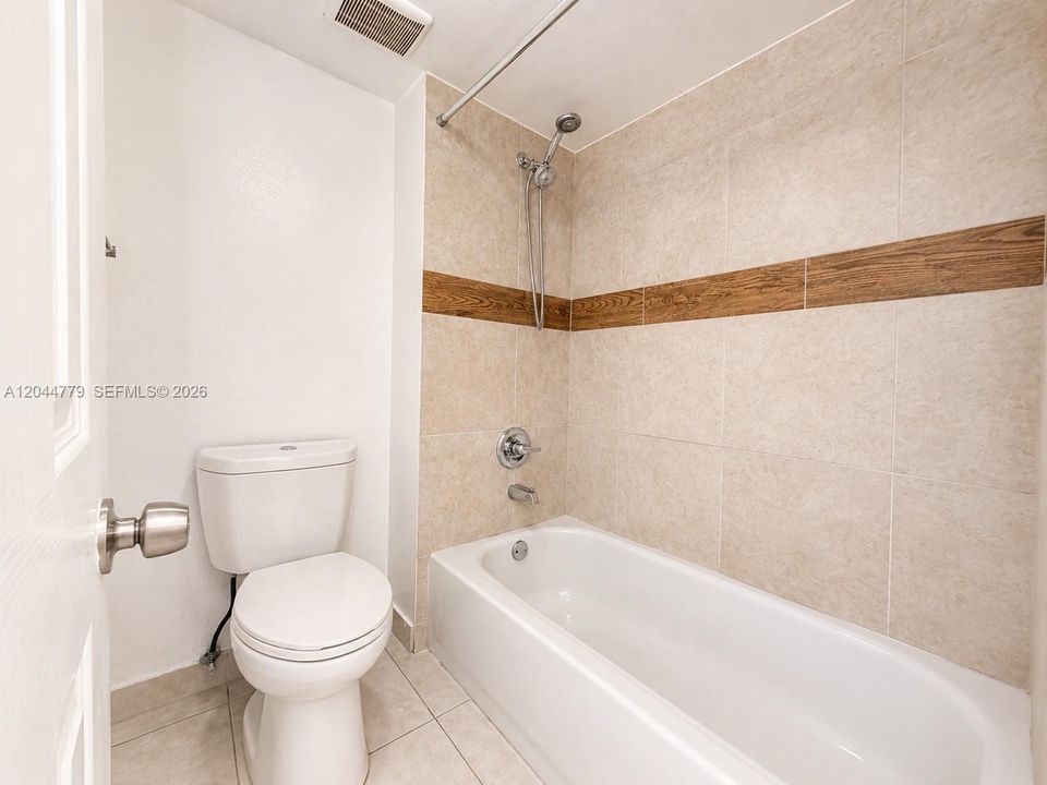 For Rent: $2,350 (2 beds, 2 baths, 1231 Square Feet)