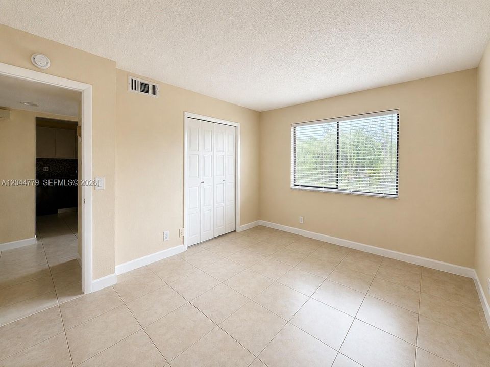 For Rent: $2,350 (2 beds, 2 baths, 1231 Square Feet)