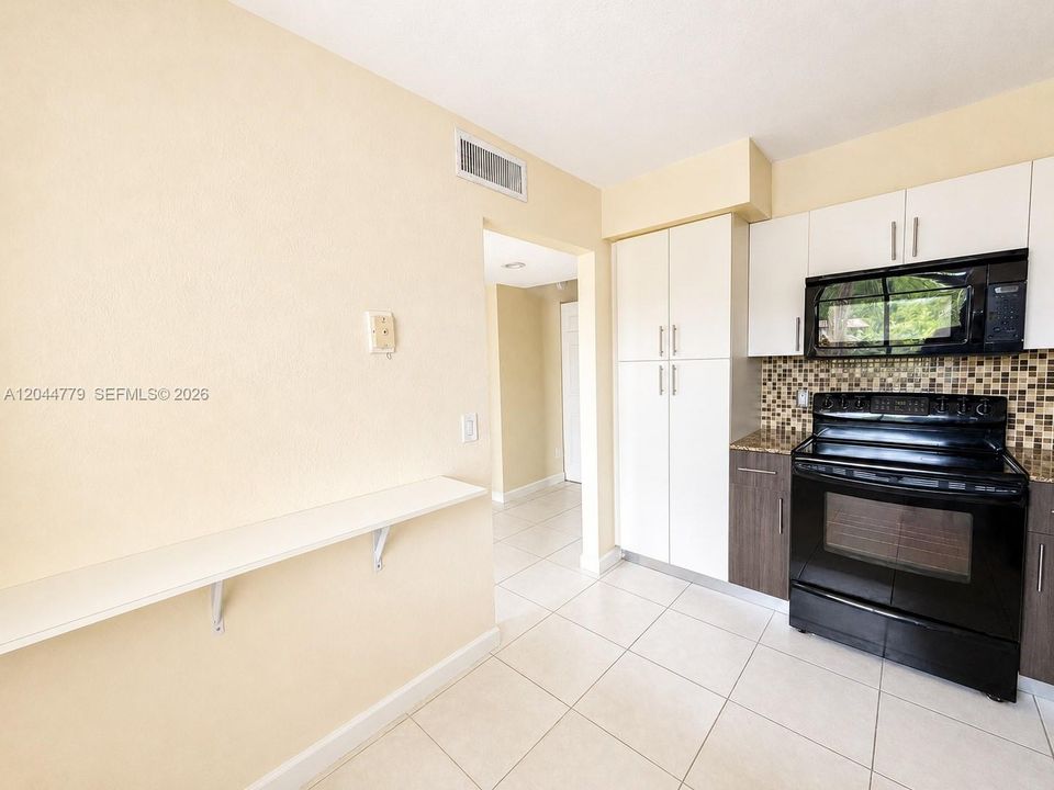 For Rent: $2,350 (2 beds, 2 baths, 1231 Square Feet)