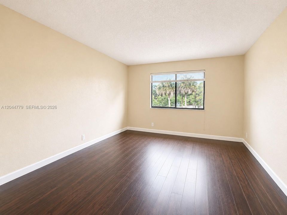 For Rent: $2,350 (2 beds, 2 baths, 1231 Square Feet)