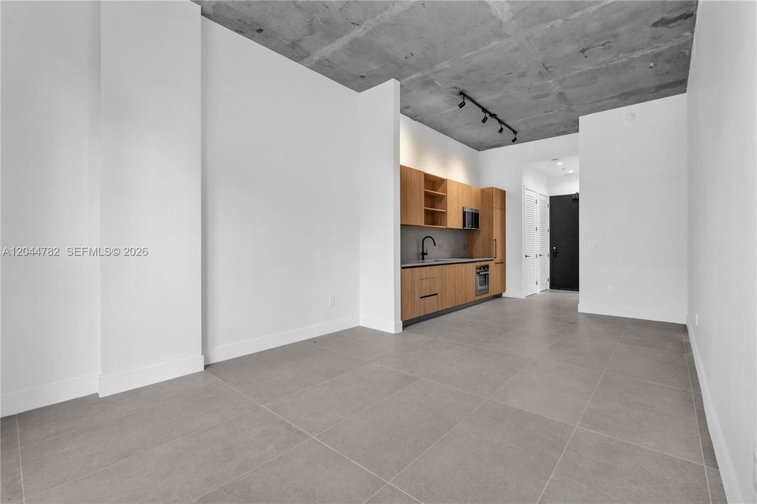 В аренду: $4,100 (2 спален, 2 ванн, 895 Квадратных фут)