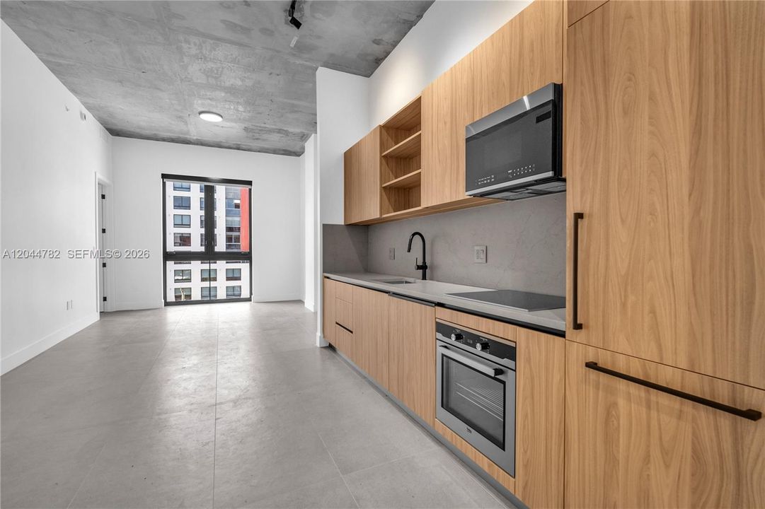 В аренду: $4,100 (2 спален, 2 ванн, 895 Квадратных фут)