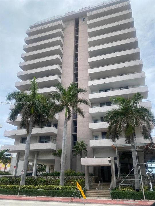 For Rent: $2,300 (1 beds, 2 baths, 918 Square Feet)