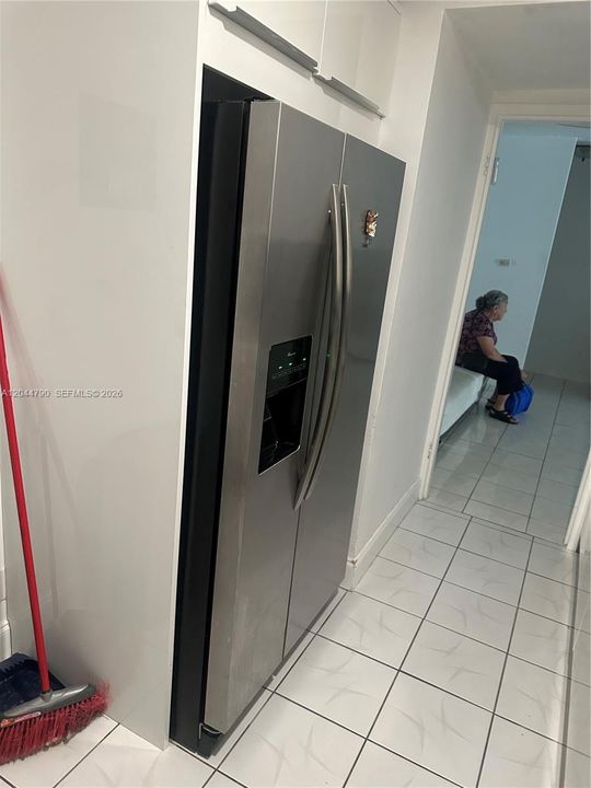 For Rent: $2,300 (1 beds, 2 baths, 918 Square Feet)