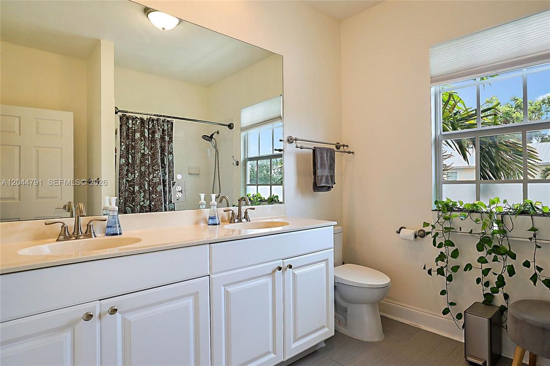 For Sale: $349,900 (4 beds, 2 baths, 2116 Square Feet)