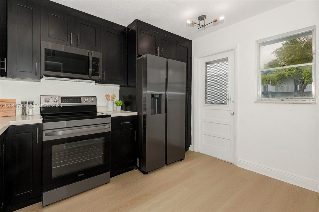 For Rent: $2,500 (2 beds, 2 baths, 1376 Square Feet)