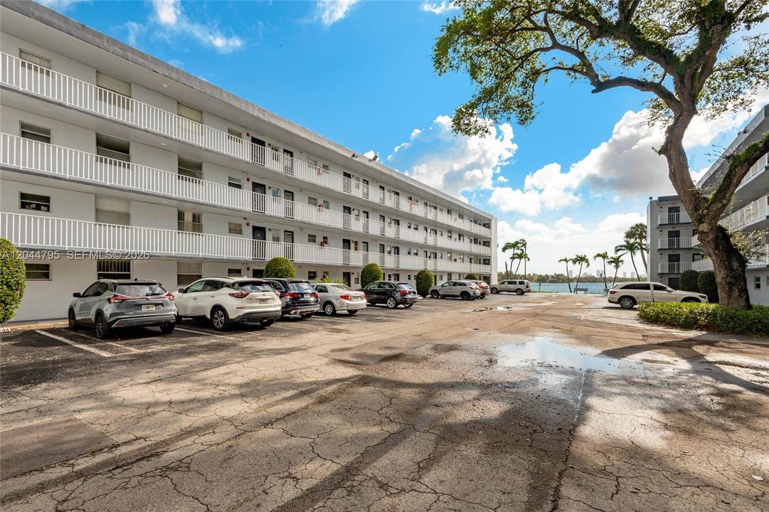 For Rent: $2,500 (2 beds, 2 baths, 1376 Square Feet)