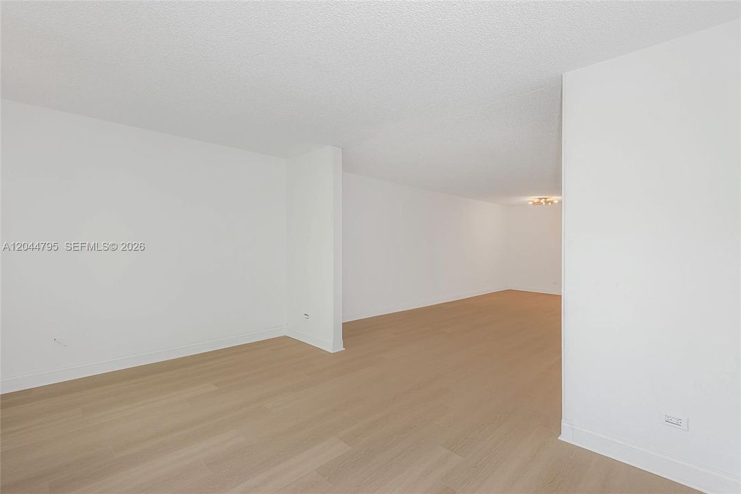 For Rent: $2,500 (2 beds, 2 baths, 1376 Square Feet)